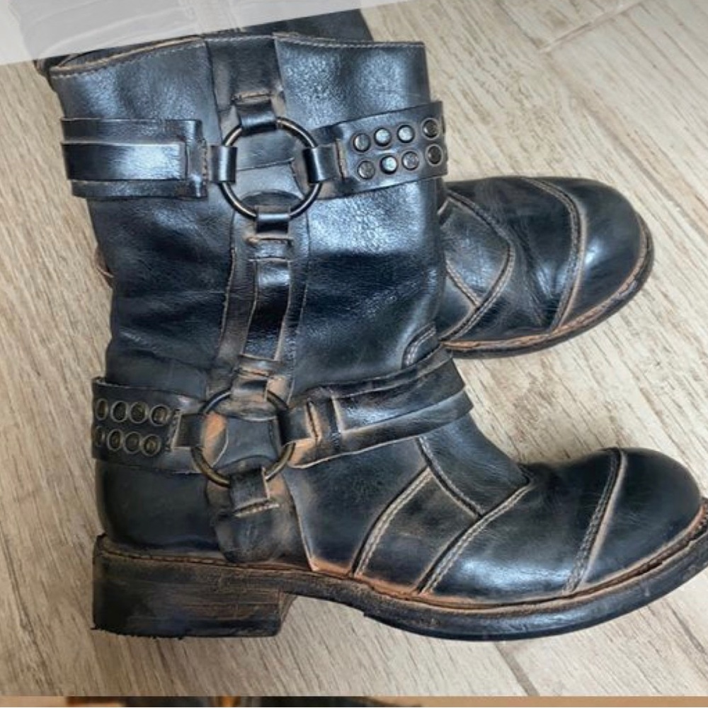 ISO ‼️ ISO ‼️ Bed Stu Lexicon black size 7.5, 8, 8.5‼️